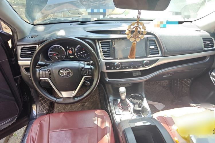 Used Toyota Highlander 2018 2.0T Four-Wheel Drive Luxury Version 7 Seats China VI Standard Center Console
