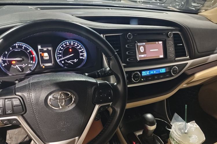 Used Toyota Highlander 2018 2.0T Four-Wheel Drive Luxury Edition 7 Seats China V Emission Standard Center Console
