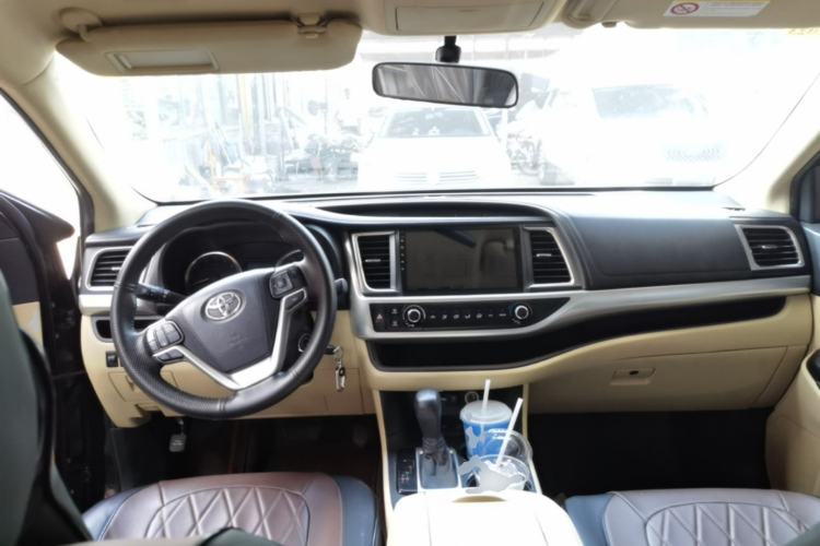 Used Toyota Highlander 2018 2.0T Four-Wheel Drive Elite Edition 7 Seats China VI Standard Center Console