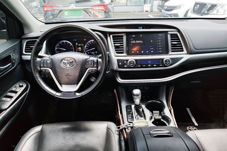 Used Toyota Highlander 2018 2.0T Four-Wheel Drive Ultimate Edition 7-Seater Emission Standard China V Center Console