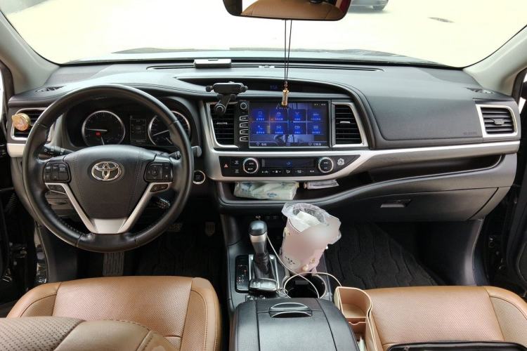 Used Toyota Highlander 2018 2.0T Four-Wheel Drive Knight Edition 7 Seats China VI Standard Center Console