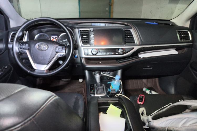 Used Toyota Highlander 2018 2.0T Four-Wheel Drive Luxury Edition 7 Seats China V Emission Standard Center Console