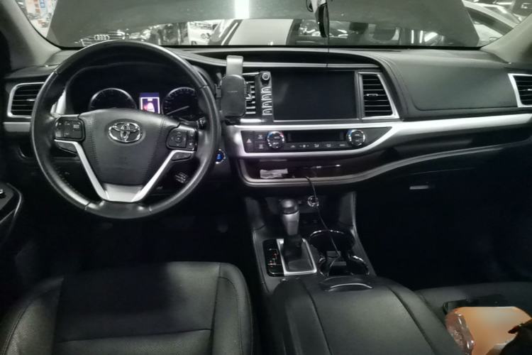 Used Toyota Highlander 2018 2.0T Four-Wheel Drive Prestige Version 7 Seats China VI Standard Center Console
