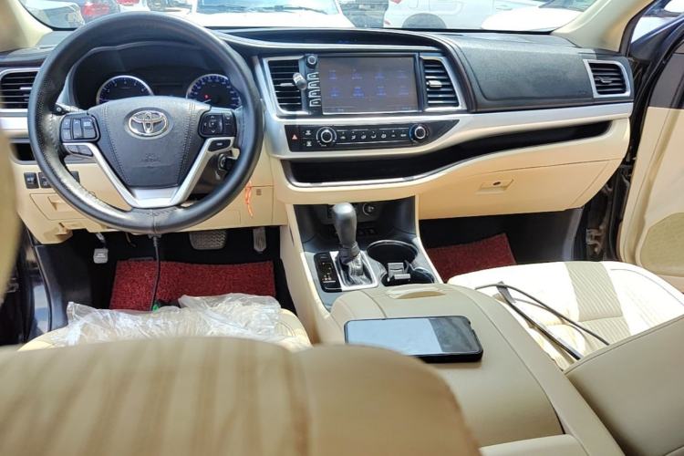 Used Toyota Highlander 2018 2.0T Four-Wheel Drive Elite Edition 7 Seats China VI Standard Center Console