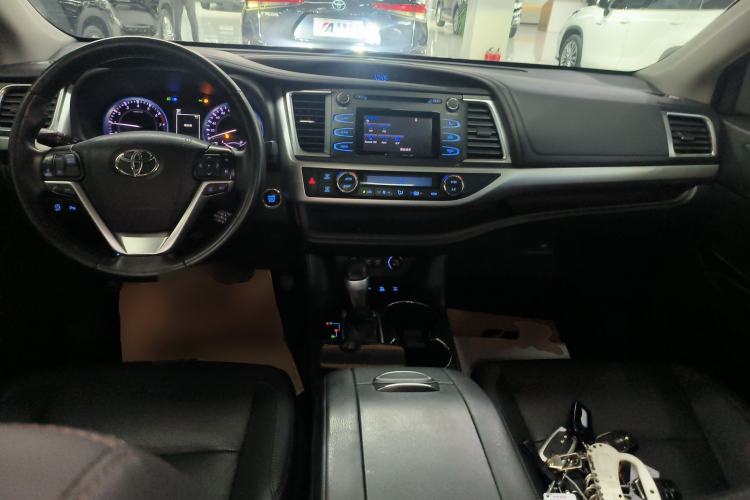 Used Toyota Highlander 2018 2.0T Four-Wheel Drive Luxury Edition 7 Seats China V Emission Standard Center Console