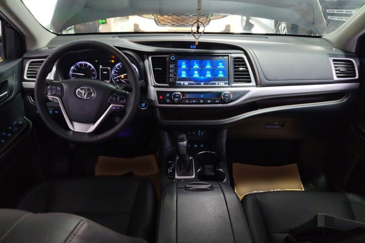 Used Toyota Highlander 2018 2.0T Four-Wheel Drive Luxury Version 7 Seats China VI Standard Center Console