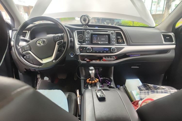 Used Toyota Highlander 2018 2.0T Four-Wheel Drive Luxury Edition 7 Seats China V Emission Standard Center Console