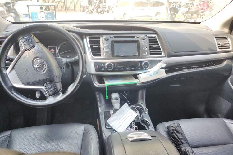 Used Toyota Highlander 2018 2.0T Four-Wheel Drive Luxury Edition 7 Seats China V Emission Standard Center Console