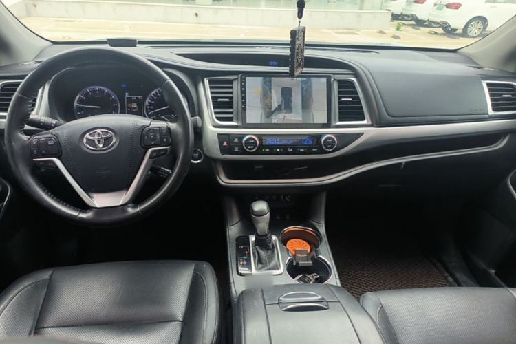 Used Toyota Highlander 2018 2.0T Four-Wheel Drive Luxury Version 7 Seats China VI Standard Center Console