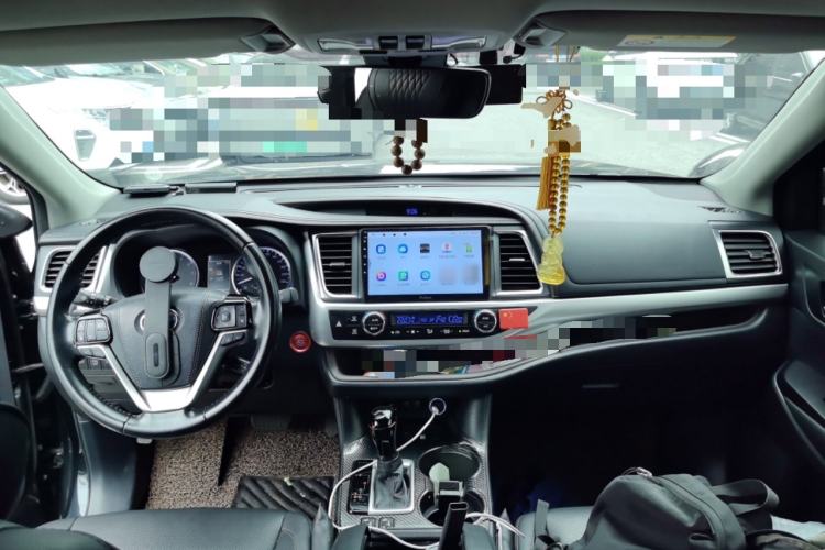 Used Toyota Highlander 2018 2.0T Two-Wheel Drive Prestige Version 7 Seats China V Emission Standard Center Console