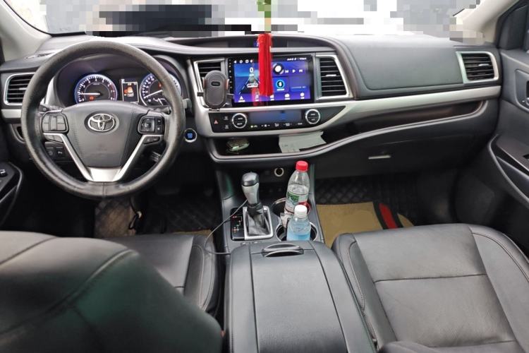 Used Toyota Highlander 2018 2.0T Four-Wheel Drive Luxury Edition 7 Seats China V Emission Standard Center Console
