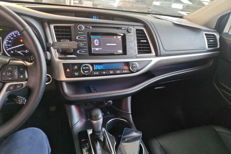 Used Toyota Highlander 2018 2.0T Four-Wheel Drive Luxury Version 7 Seats China VI Standard Center Console