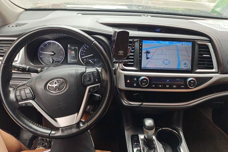 Used Toyota Highlander 2018 2.0T Four-Wheel Drive Knight Edition 7 Seats China VI Standard Center Console