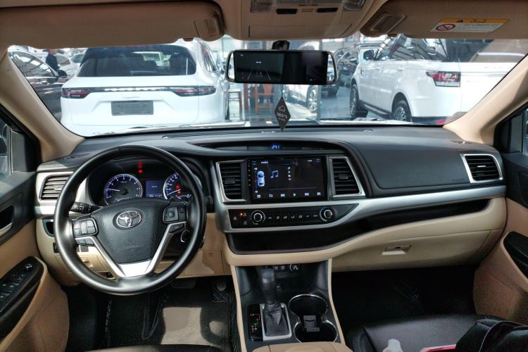 Used Toyota Highlander 2018 2.0T Two-Wheel Drive Elite Edition 7 Seats Emission Standard China V Center Console