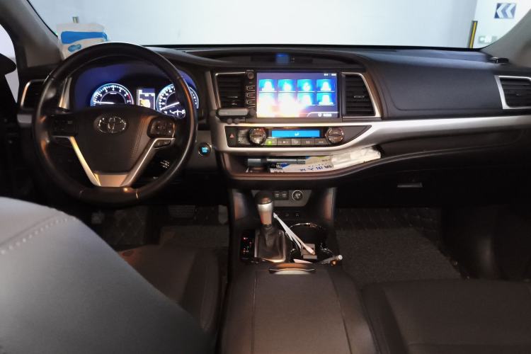 Used Toyota Highlander 2018 2.0T Four-Wheel Drive Luxury Version 7 Seats China VI Standard Center Console