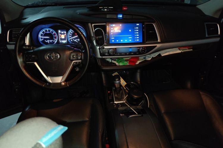 Used Toyota Highlander 2018 2.0T Four-Wheel Drive Luxury Version 7 Seats China VI Standard Center Console
