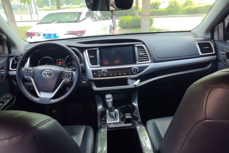 Used Toyota Highlander 2018 2.0T Four-Wheel Drive Prestige Version 7 Seats China VI Standard Center Console