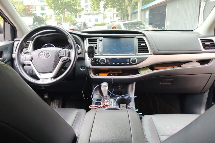 Used Toyota Highlander 2018 2.0T Four-Wheel Drive Luxury Version 7 Seats China VI Standard Center Console
