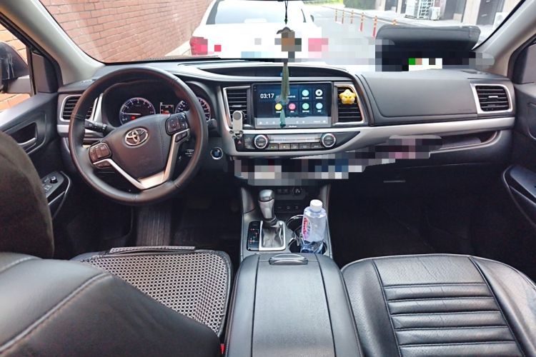 Used Toyota Highlander 2018 2.0T Four-Wheel Drive Luxury Edition 7 Seats China V Emission Standard Center Console