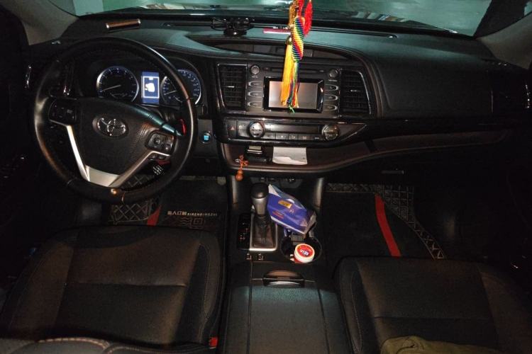 Used Toyota Highlander 2018 2.0T Four-Wheel Drive Luxury Version 7 Seats China VI Standard Center Console