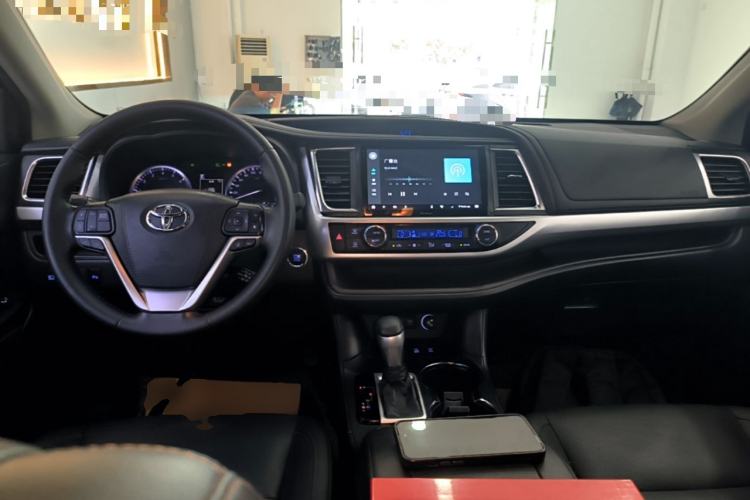 Used Toyota Highlander 2018 2.0T Four-Wheel Drive Luxury Edition 7 Seats China V Emission Standard Center Console