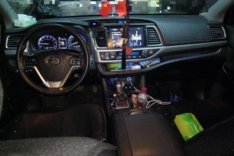 Used Toyota Highlander 2018 2.0T Four-Wheel Drive Supreme Edition 7-Seater China VI Center Console