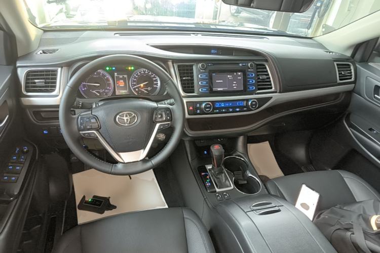 Used Toyota Highlander 2018 2.0T Four-Wheel Drive Luxury Version 7 Seats China VI Standard Center Console