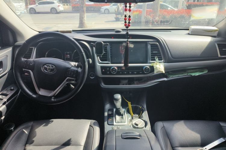 Used Toyota Highlander 2018 2.0T Four-Wheel Drive Luxury Edition 7 Seats China V Emission Standard Center Console