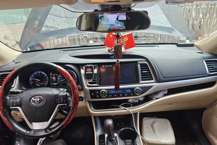 Used Toyota Highlander 2018 2.0T Four-Wheel Drive Prestige Version 7 Seats China VI Standard Center Console