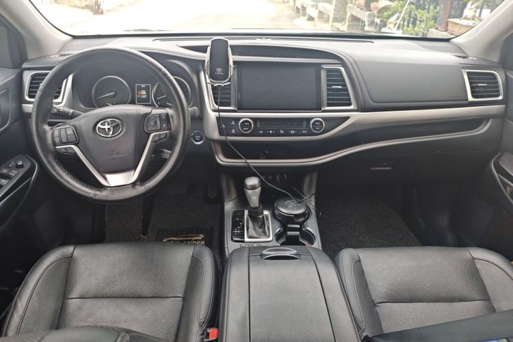 Used Toyota Highlander 2018 2.0T Four-Wheel Drive Prestige Version 7 Seats China VI Standard Center Console