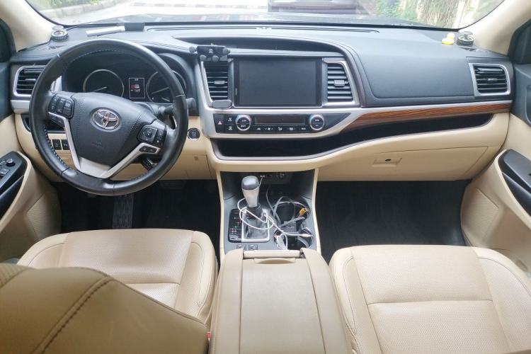 Used Toyota Highlander 2018 2.0T Four-Wheel Drive Prestige Version 7 Seats China VI Standard Center Console