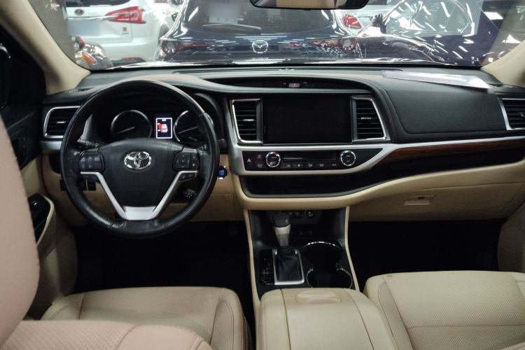 Used Toyota Highlander 2018 2.0T Four-Wheel Drive Ultimate Edition 7-Seater Emission Standard China V Center Console