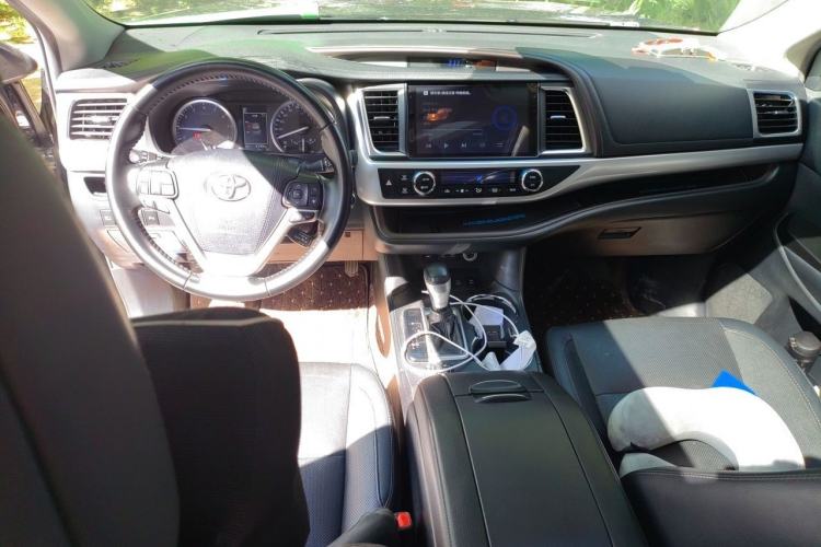 Used Toyota Highlander 2018 2.0T Four-Wheel Drive Prestige Version 7 Seats China VI Standard Center Console