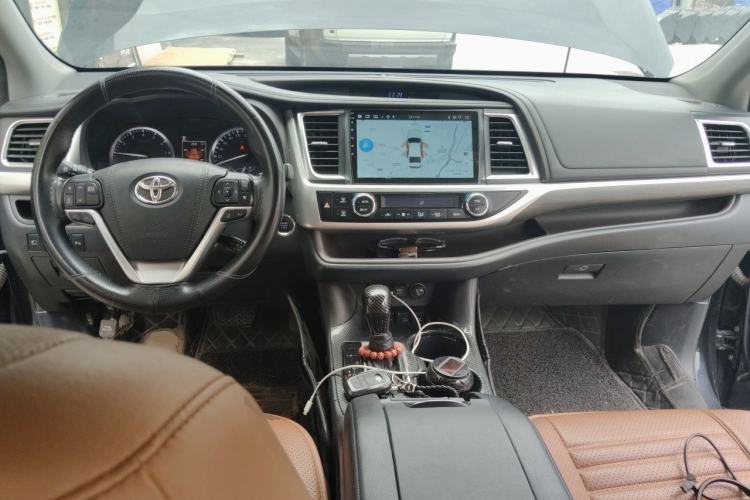 Used Toyota Highlander 2018 2.0T Four-Wheel Drive Knight Edition 7 Seats China VI Standard Center Console