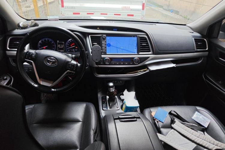 Used Toyota Highlander 2018 2.0T Four-Wheel Drive Luxury Version 7 Seats China VI Standard Center Console