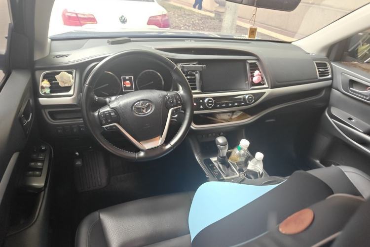 Used Toyota Highlander 2018 2.0T Four-Wheel Drive Prestige Version 7 Seats China VI Standard Center Console
