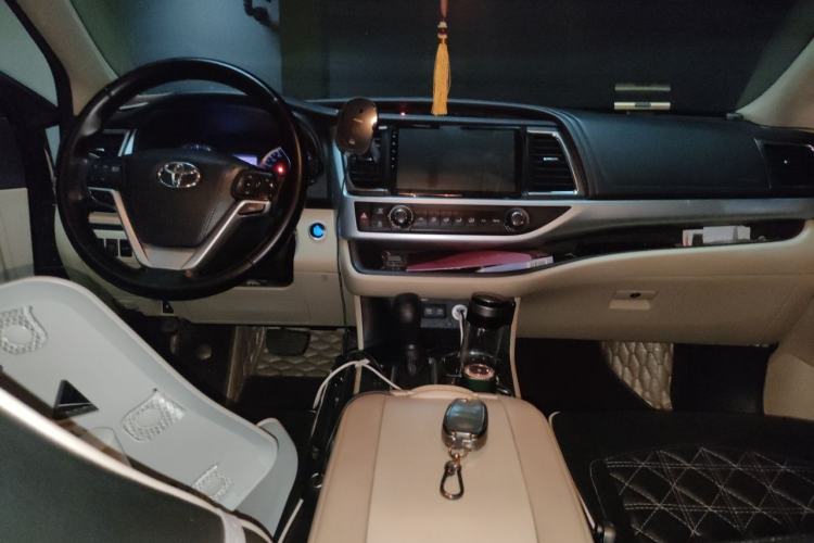 Used Toyota Highlander 2018 2.0T Four-Wheel Drive Elite Edition 7 Seats China VI Standard Center Console