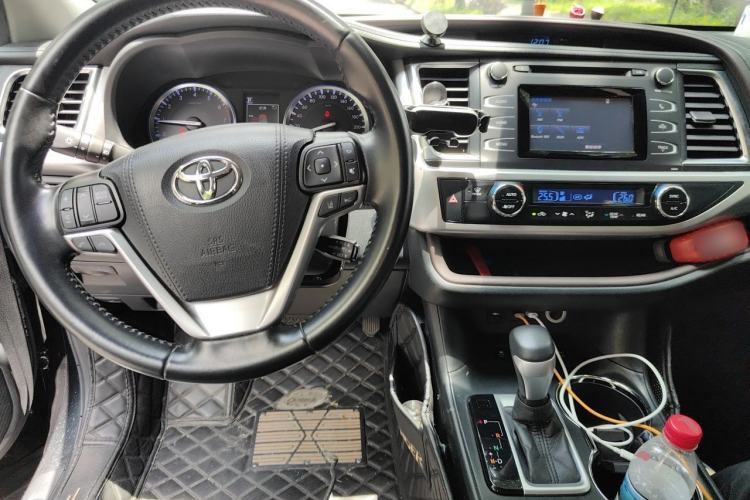 Used Toyota Highlander 2018 2.0T Four-Wheel Drive Luxury Version 7 Seats China VI Standard Center Console