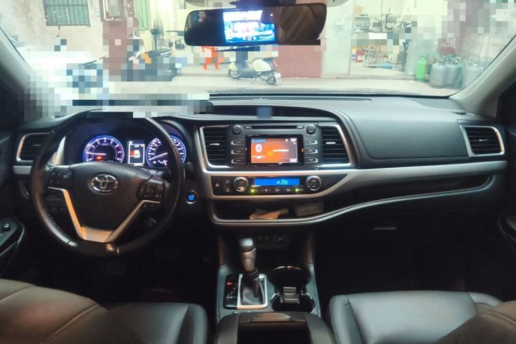Used Toyota Highlander 2018 2.0T Four-Wheel Drive Luxury Version 7 Seats China VI Standard Center Console