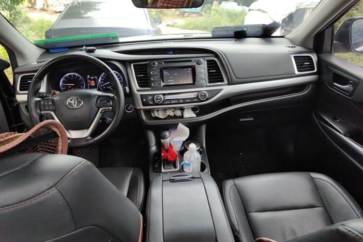 Used Toyota Highlander 2018 2.0T Four-Wheel Drive Luxury Version 7 Seats China VI Standard Center Console