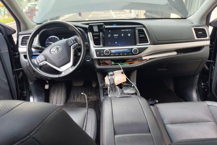 Used Toyota Highlander 2018 2.0T Two-Wheel Drive Prestige Version 7 Seats China V Emission Standard Center Console