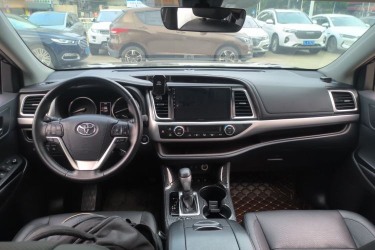 Used Toyota Highlander 2018 2.0T Four-Wheel Drive Luxury Version 7 Seats China VI Standard Center Console