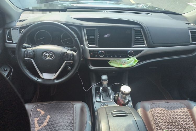 Used Toyota Highlander 2018 2.0T Four-Wheel Drive Luxury Version 7 Seats China VI Standard Center Console