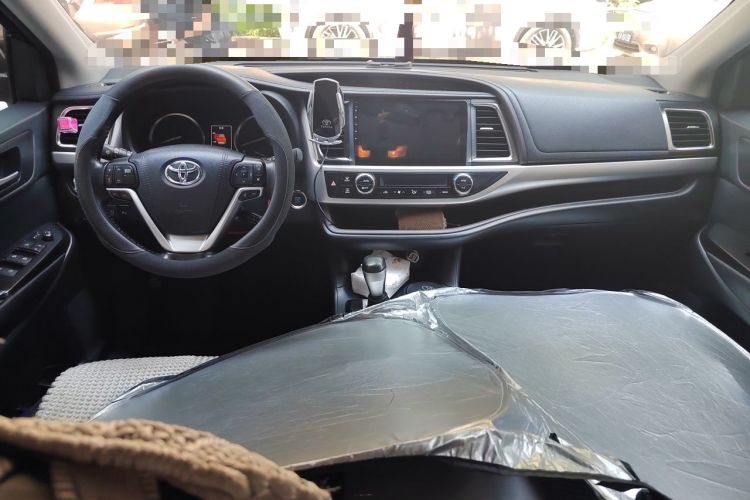Used Toyota Highlander 2018 2.0T Four-Wheel Drive Luxury Edition 7 Seats China V Emission Standard Center Console