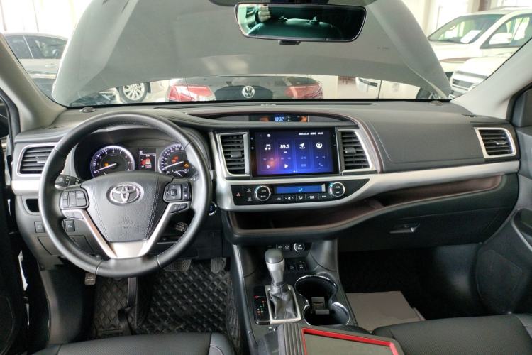 Used Toyota Highlander 2018 2.0T Four-Wheel Drive Prestige Version 7 Seats China VI Standard Center Console