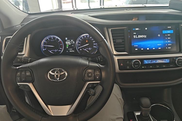 Used Toyota Highlander 2018 2.0T Four-Wheel Drive Prestige Version 7 Seats China VI Standard Center Console
