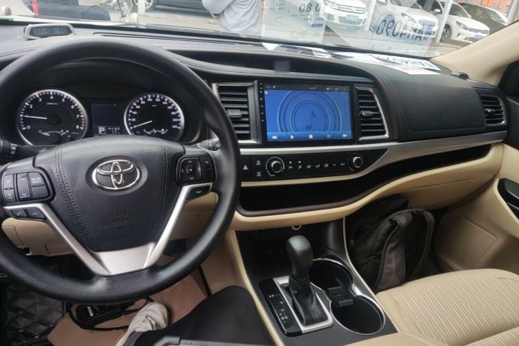 Used Toyota Highlander 2018 2.0T Two-Wheel Drive Elite Edition 5 Seats Emission Standard China V Center Console