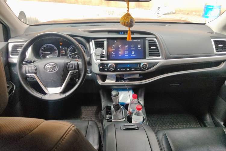 Used Toyota Highlander 2018 2.0T Four-Wheel Drive Supreme Edition 7-Seater China VI Center Console