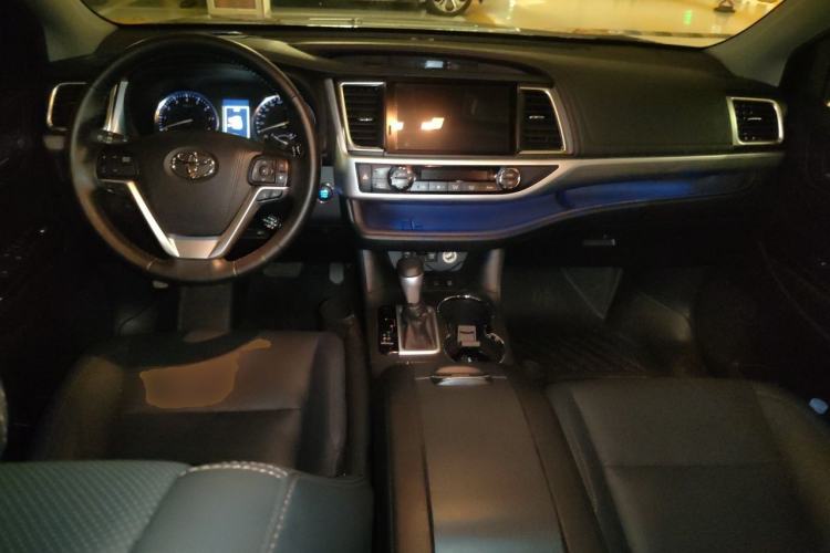 Used Toyota Highlander 2018 2.0T Four-Wheel Drive Supreme Edition 7-Seater China VI Center Console