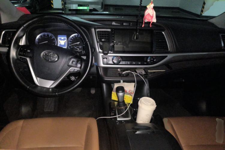Used Toyota Highlander 2018 2.0T Four-Wheel Drive Knight Edition 7 Seats China VI Standard Center Console